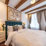 Nikolas Haus Premium Historic Center & Free Parking 3* בראשוב