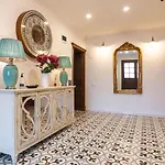 Nikolas Haus Premium Historic Center & Free Parking בראשוב