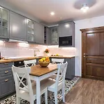 Nikolas Haus Premium Historic Center & Free Parking