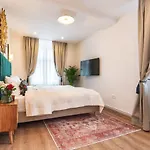 Nikolas Haus Premium Historic Center & Free Parking