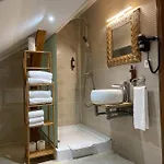 Nikolas Haus Premium Historic Center & Free Parking 3* בראשוב