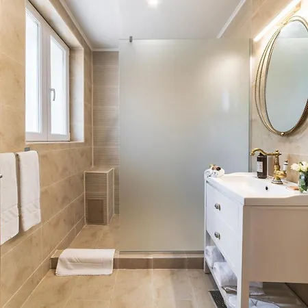 Nikolas Haus Premium Historic Center & Free Parking 3*