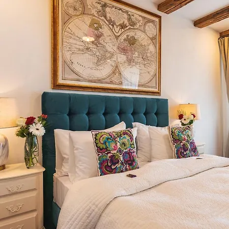 Appart hôtel Nikolas Haus Premium Historic Center & Free Parking
