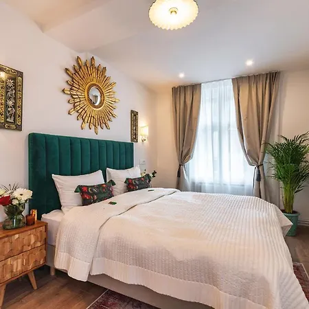 Nikolas Haus Premium Historic Center & Free Parking 3*
