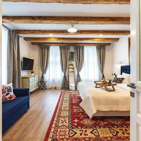 Appart hôtel Nikolas Haus Premium Historic Center & Free Parking