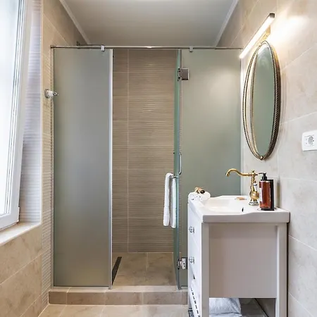 Appart hôtel Nikolas Haus Premium Historic Center & Free Parking 3*