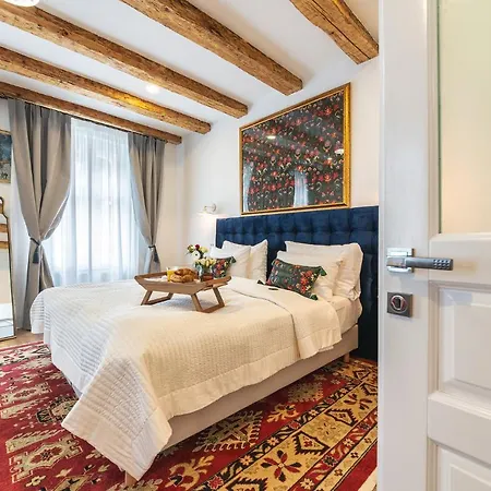 Appart hôtel Nikolas Haus Premium Historic Center & Free Parking