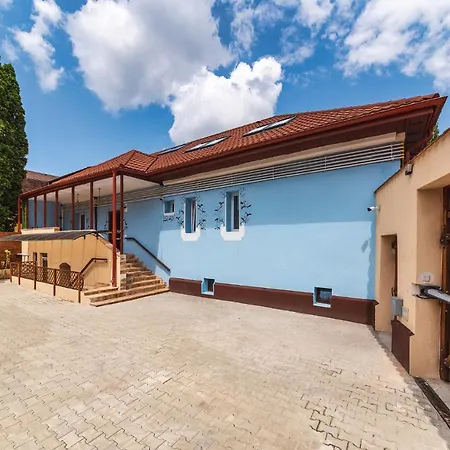 Nikolas Haus Premium Historic Center & Free Parking Апарт-готель Брашов