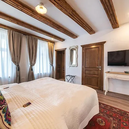 Appart hôtel Nikolas Haus Premium Historic Center & Free Parking 3*