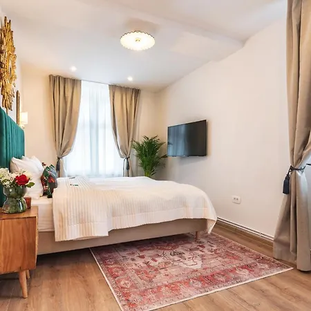 Nikolas Haus Premium Historic Center & Free Parking