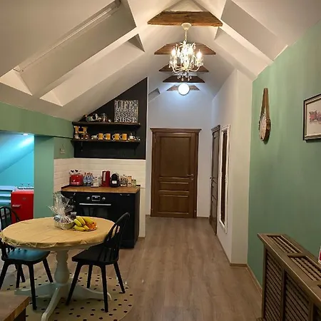 Nikolas Haus *