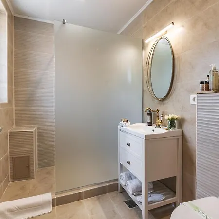 Nikolas Haus Premium Historic Center & Free Parking 3*