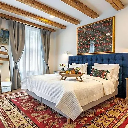 Appart hôtel Nikolas Haus Premium Historic Center & Free Parking 3*