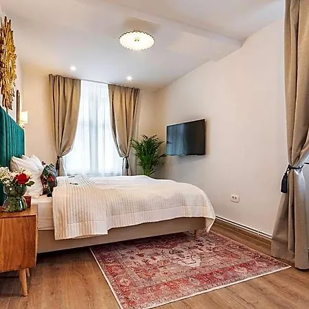 Appart hôtel Nikolas Haus Premium Historic Center & Free Parking Braşov