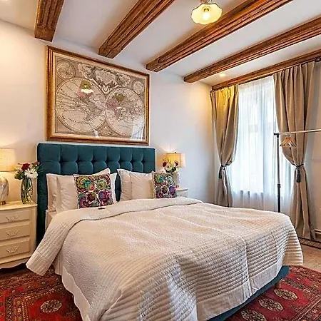 Nikolas Haus Premium Historic Center & Free Parking