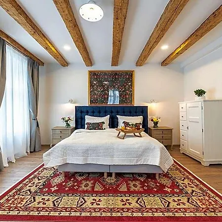 Nikolas Haus Premium Historic Center & Free Parking