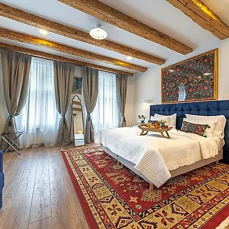 Nikolas Haus Premium Historic Center & Free Parking