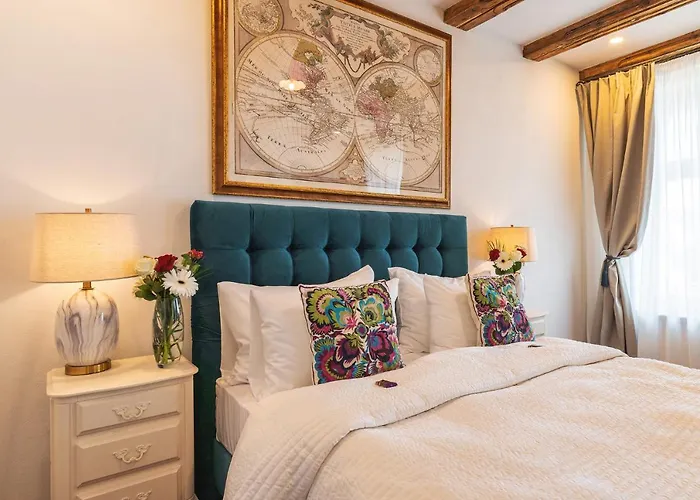 Апарт-готель Nikolas Haus Premium Historic Center & Free Parking