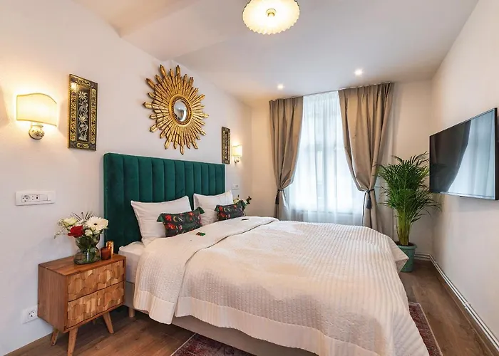 Nikolas Haus Premium Historic Center & Free Parking 3*