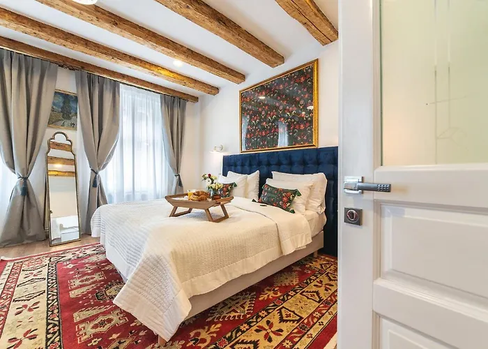 Apart-hotel Nikolas Haus Premium Historic Center & Free Parking