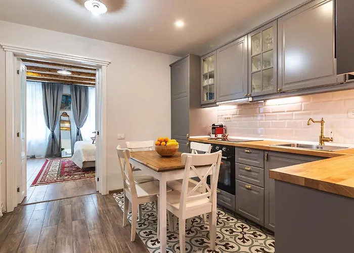 Nikolas Haus Premium Historic Center & Free Parking 3*