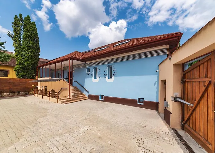 Nikolas Haus Premium Historic Center & Free Parking Апарт-готель Брашов