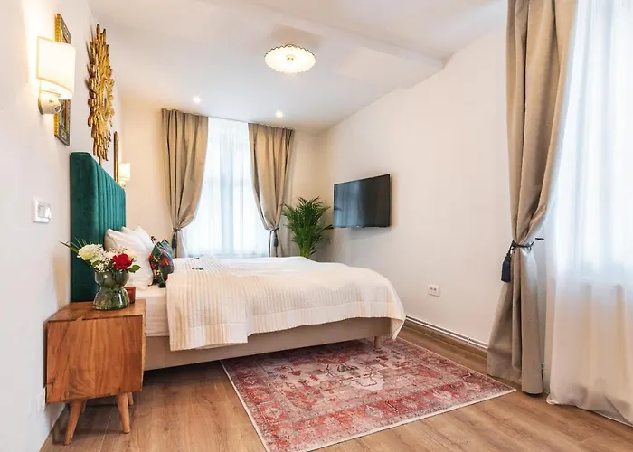 Nikolas Haus Premium Historic Center & Free Parking