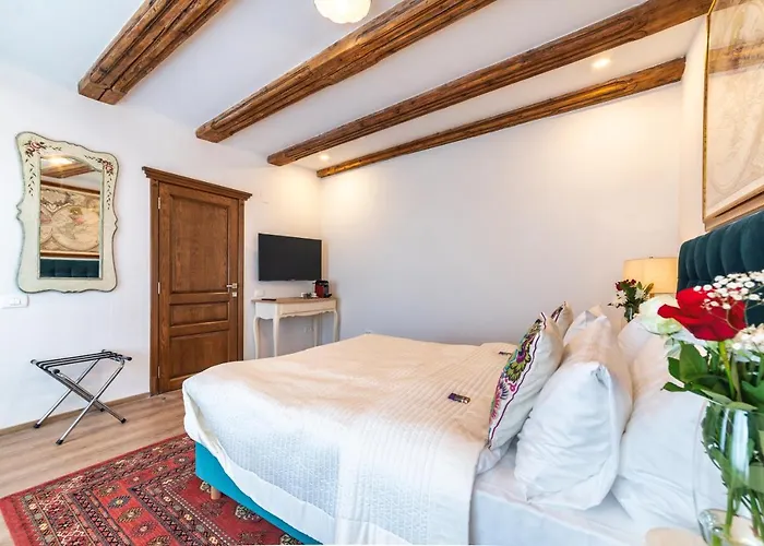 Apart-hotel Nikolas Haus Premium Historic Center & Free Parking