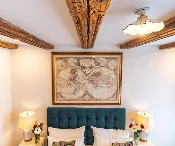 Nikolas Haus Premium Historic Center & Free Parking 3*